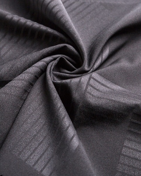 Mikä rooli loimella ja kuteella on kudotun kankaan kokonaisrakenteessa?